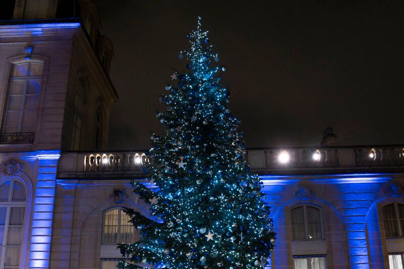 À l’Élysée, le décor de Noël de Brigitte Macron fait sensation | So Busy Girls
