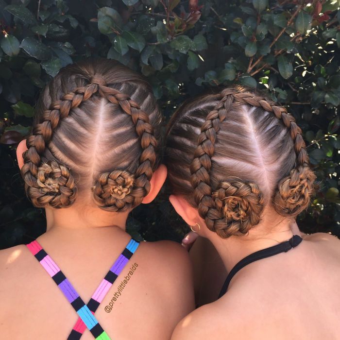 Cette maman fait des tresses impressionnantes et complexes à sa fille tous les matins avant d'aller à l'école | So Busy Girls