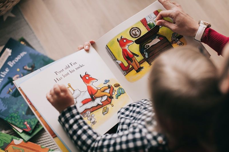 6 conseils pour encourager son enfant à lire plus et lui faire aimer la lecture | So Busy Girls