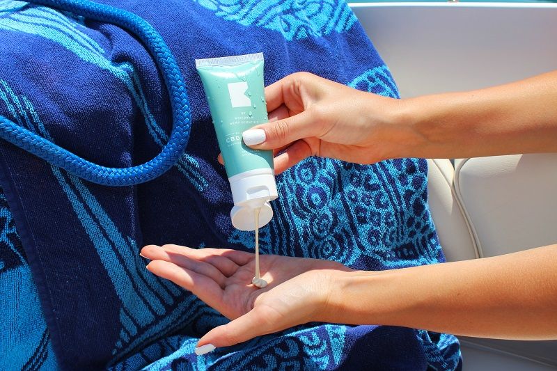 Les risques de réutiliser une crème solaire périmée : comprendre l'importance de la date de péremption | So Busy Girls