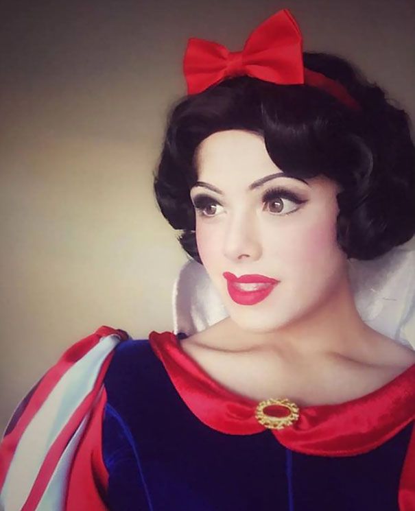 Cet homme se déguise en Princesses Disney et il sait tellement bien se maquiller que le résultat est impressionnant ! | So Busy Girls