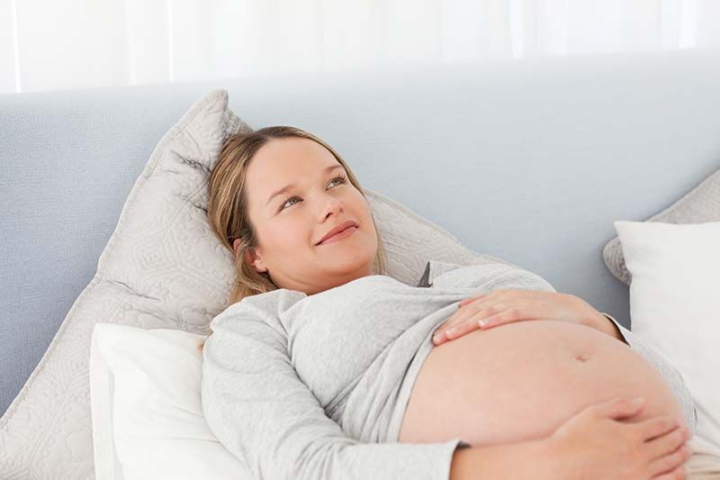 GROSSESSE ALITÉE CONSEIL #2 : ESSAYER DE NE PAS SE VENGER SUR LE PLACARD À GÂTEAUX (J’AI BIEN DIT « ESSAYER » !) | So Busy Girls