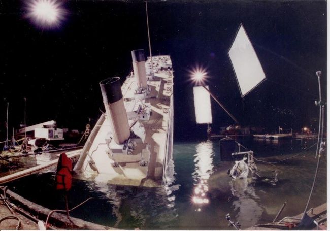 10 photos inédites qui permettent de voir le film Titanic sous un nouvel angle | So Busy Girls
