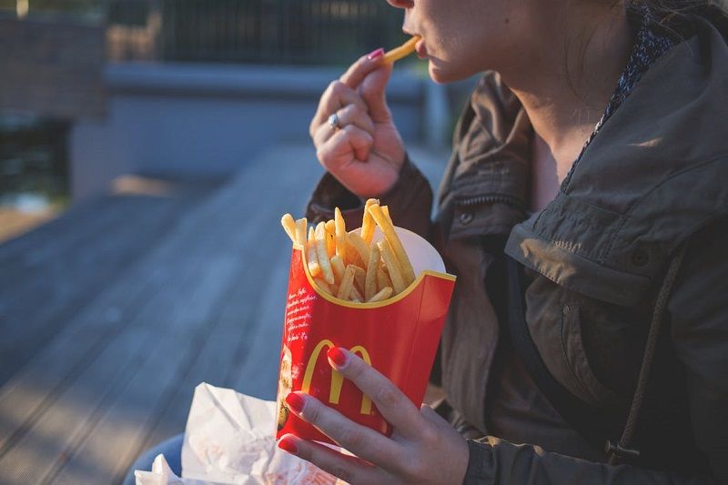 Bonne nouvelle : voilà comment manger fast food sans faire exploser votre compteur de calories | So Busy Girls