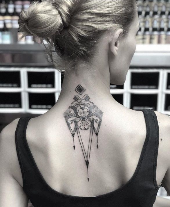 22 tatouages sexy (et totalement inattendus) à vous faire dans le dos | So Busy Girls