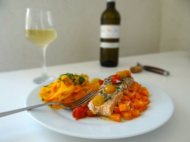 Ma recette de saumon en papillote aux carottes et tagliatelles de butternut | So Busy Girls