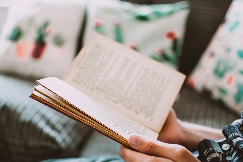 D'après cette étude, c'est prouvé : lire rend plus attirant ! | So Busy Girls