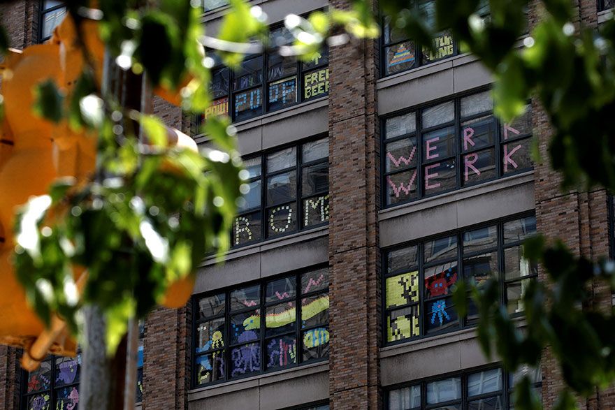 Une guerre de post-it entre 2 buildings new-yorkais s'achève par un sacré final | So Busy Girls