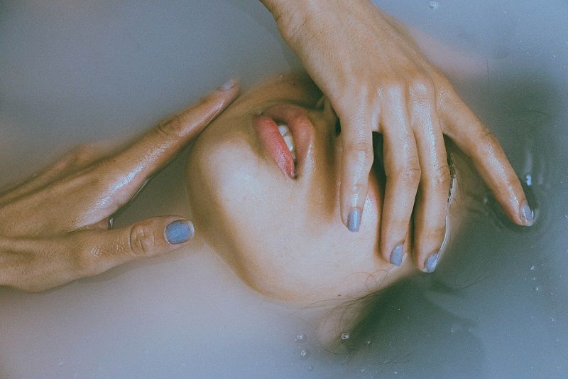 L'erreur que vous faites depuis toujours et qui vous empêche d'avoir une belle peau | So Busy Girls