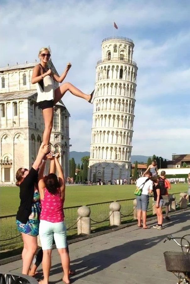 Les 13 meilleures photos de touristes qui posent devant la Tour de Pise | So Busy Girls
