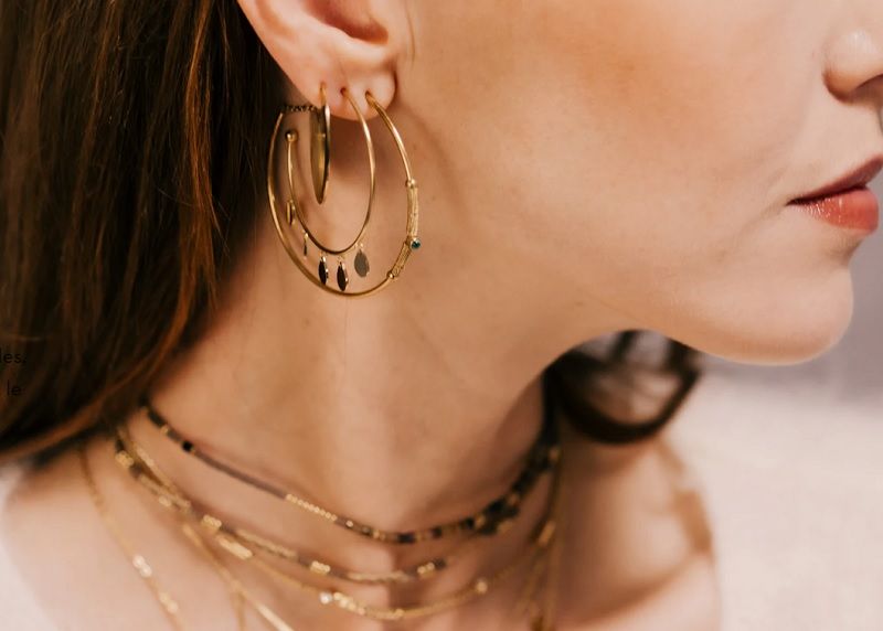 Quelles boucles d’oreilles créoles tendance à porter en 2023 ? | So Busy Girls