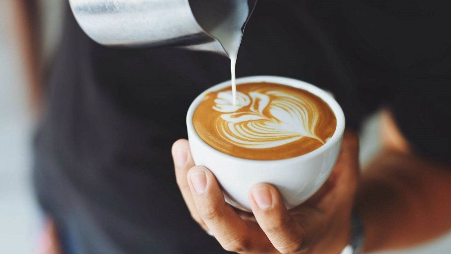 Voilà pourquoi vous devriez absolument éviter de boire du café froid | So Busy Girls