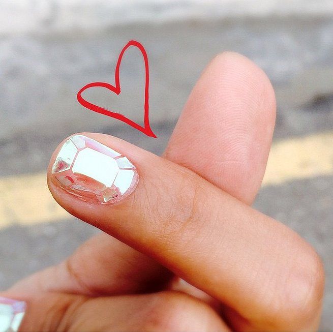 La dernière tendance nail art : les glass nails | So Busy Girls