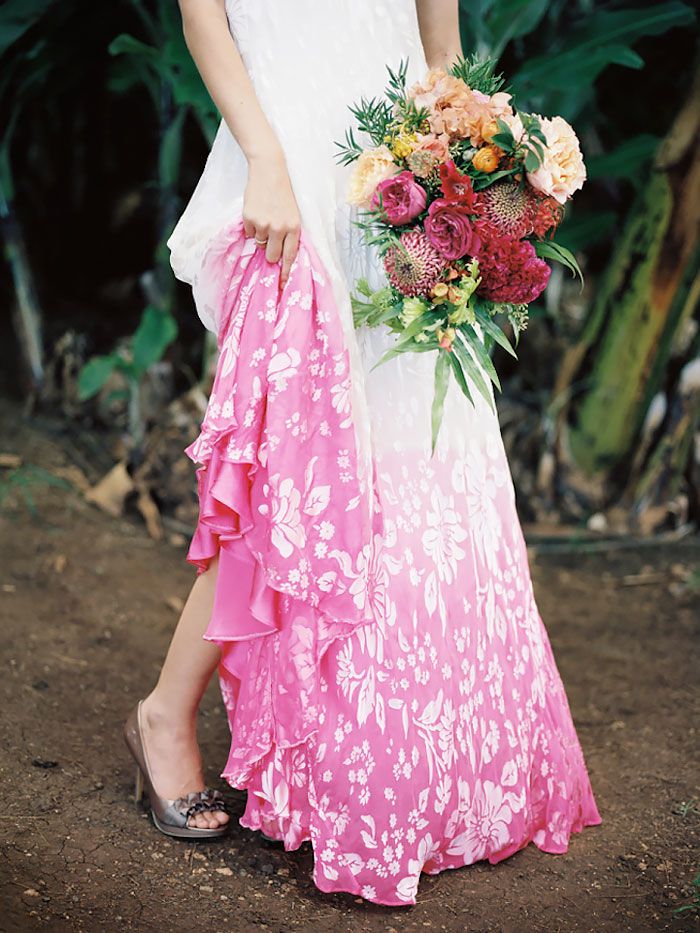 Ces robes de mariée tie and dye vont vous donner envie de vous marier en couleurs | So Busy Girls