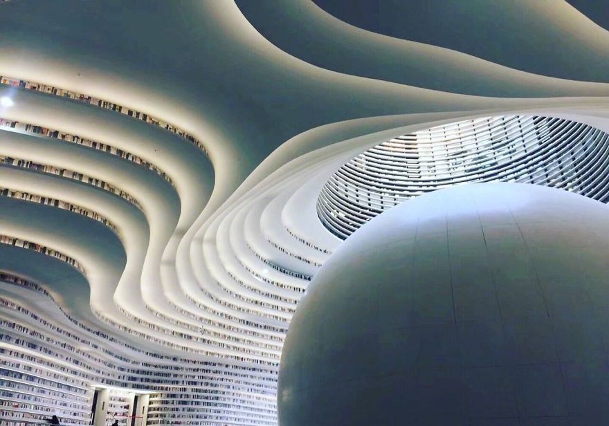 Cette bibliothèque contient plus d'1,2 million de livres et sa structure unique est tout simplement époustouflante | So Busy Girls