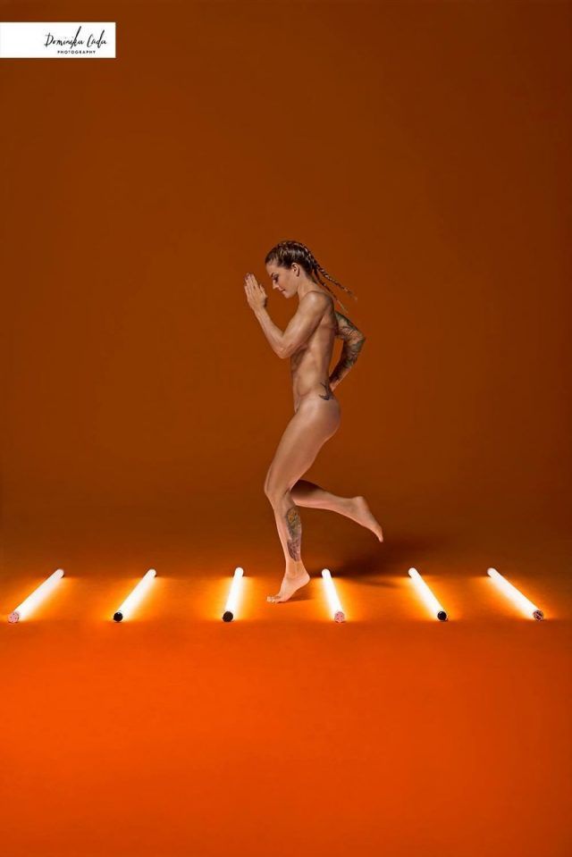 Des athlètes du monde entier ont posé nus pour un calendrier caritatif, et les photos sont terriblement sexy ! | So Busy Girls