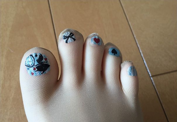 Les collants avec des orteils pré-vernis : oui oui, c'est la dernière tendance au Japon ! | So Busy Girls