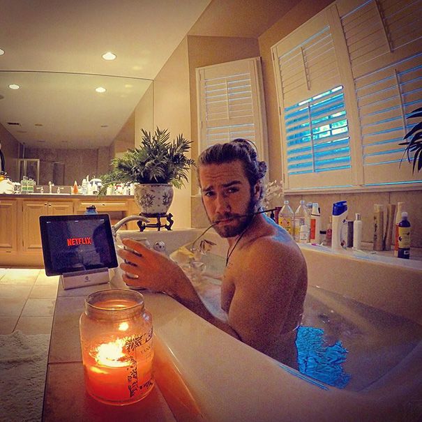 Quand les hommes essayent de parodier les photos de femmes et que le résultat est encore plus réussi que l'original | So Busy Girls