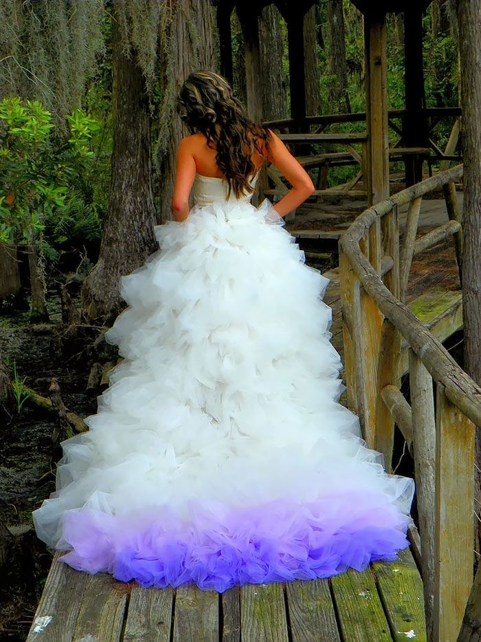 Ces robes de mariée tie and dye vont vous donner envie de vous marier en couleurs | So Busy Girls