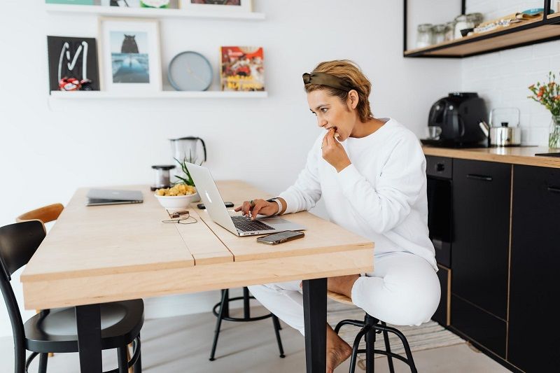 5 signes que vous mangez sous l'emprise de vos émotions | So Busy Girls