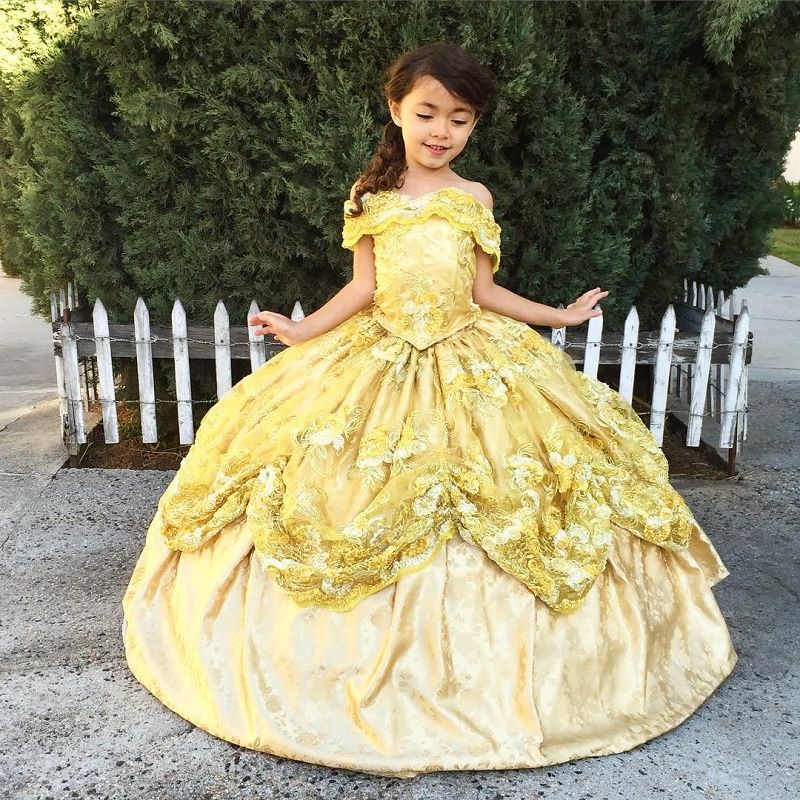 Ce papa recrée les robes des Princesses Disney pour sa fille, et elles sont époustouflantes ! | So Busy Girls