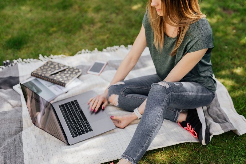 Jean slim pour femme : comment bien le porter ? | So Busy Girls