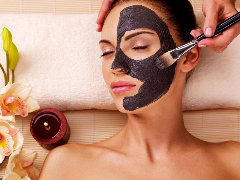 Tout savoir sur les soins au charbon pour une belle peau | So Busy Girls