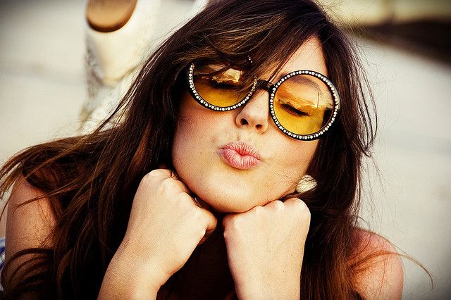 Le choc culturel du bisou | So Busy Girls