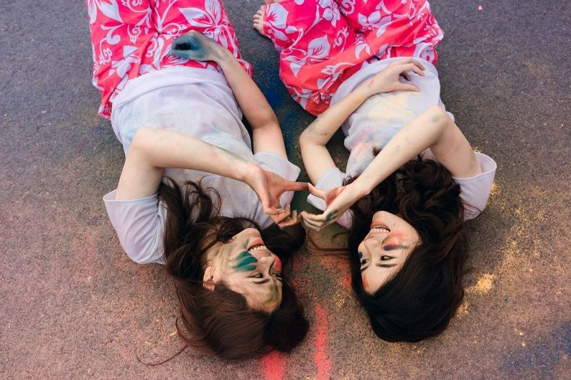 Le signe qui vous permet de savoir que vous avez eu un coup de foudre amical | So Busy Girls