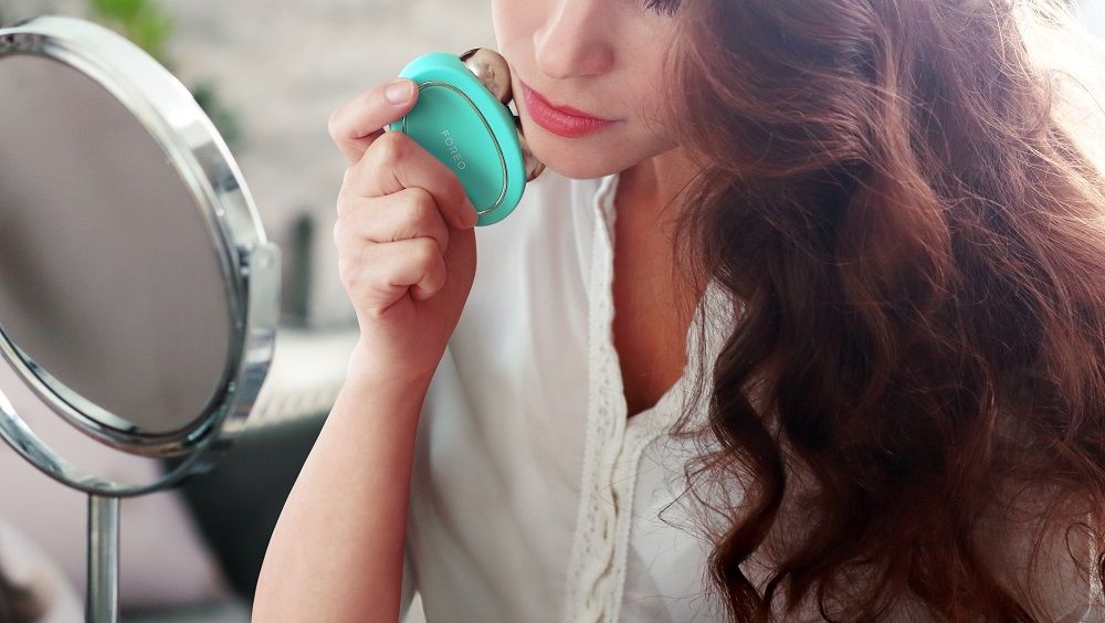 BEAR de FOREO, le soin liftant complet par micro-courants pour un effet anti-âge pro | So Busy Girls