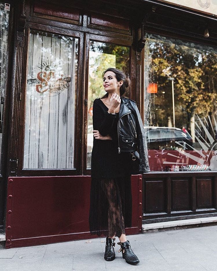 AVEC UNE PETITE ROBE NOIRE ET UNE VESTE EN CUIR | So Busy Girls
