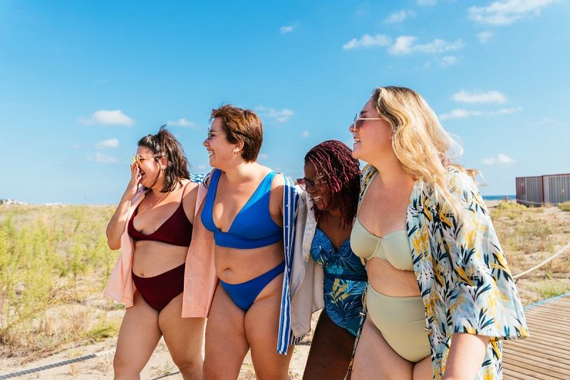 Comment choisir la bonne robe de bain grande taille en fonction de votre morphologie ? | So Busy Girls