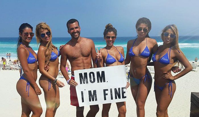 Cet homme quitte tout pour faire un tour du monde mais regardez les photos qu'il envoie à sa mère pour la rassurer ! | So Busy Girls