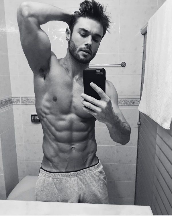Les 21 selfies masculins les plus sexy de l'année vont vous donner très chaud | So Busy Girls