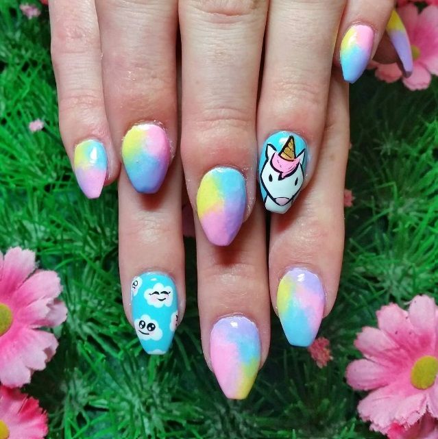 18 nail arts licorne qui nous font revenir quelques années en arrière (et ça fait du bien) | So Busy Girls