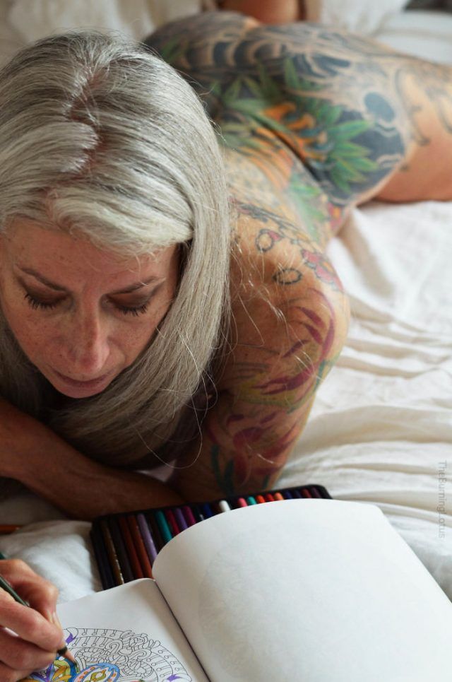 Cette femme de 56 ans prouve qu'on peut être sexy à n’importe quel âge | So Busy Girls