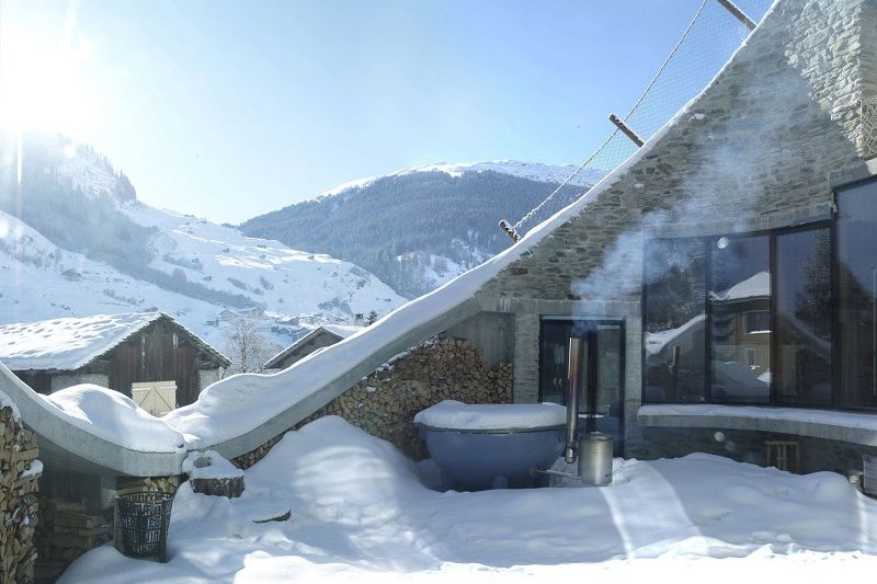 Cette maison troglodyte a été habilement transformée en villa luxueuse | So Busy Girls