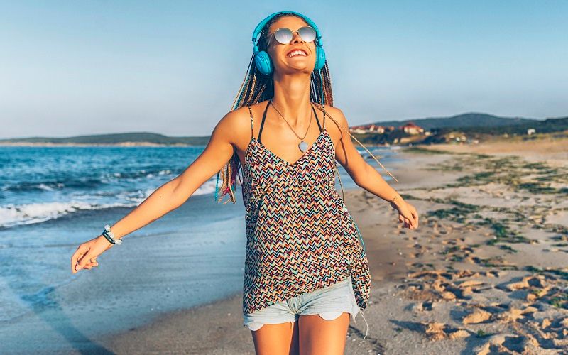 Voici la playlist des 10 tubes de l'été qu'on écoutera en boucle jusqu'à la rentrée | So Busy Girls