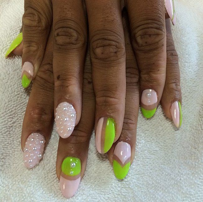 Un nail art perlé rose et vert | So Busy Girls