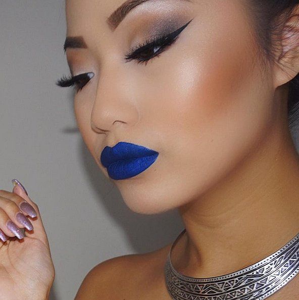Smoky eye, eyeliner et rouge à lèvres bleu | So Busy Girls