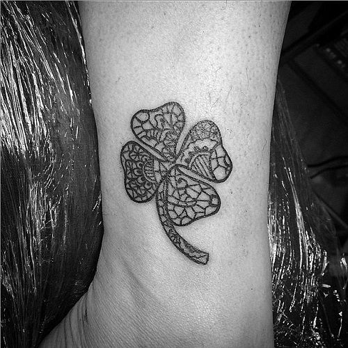 UN TATOUAGE QUI PORTE CHANCE | So Busy Girls