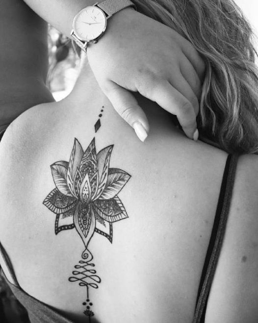 22 tatouages sexy (et totalement inattendus) à vous faire dans le dos | So Busy Girls