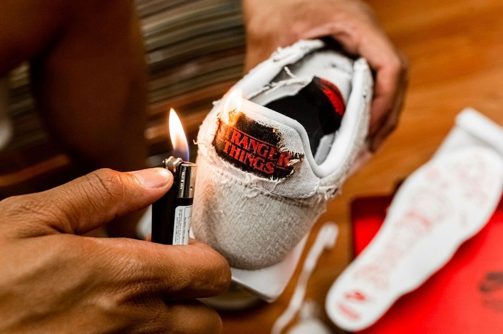 Nike sort des sneakers Stranger Things qui se brûlent pour révéler le logo de la série | So Busy Girls