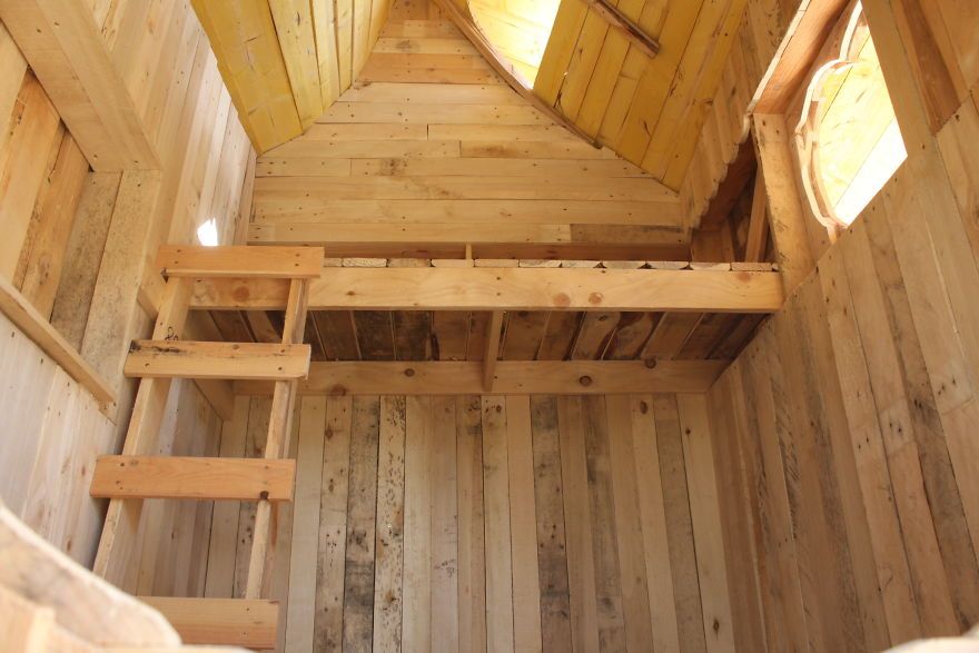 Voilà à quoi ressemble l'intérieur de la cabane | So Busy Girls