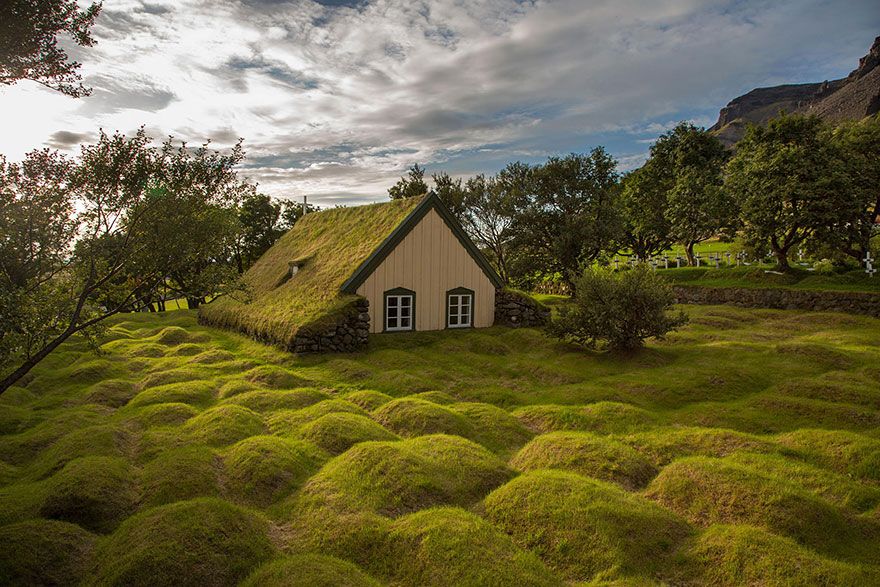 15 maisons scandinaves avec un toit végétal qui semblent tout droit sorties d'un conte de fées | So Busy Girls