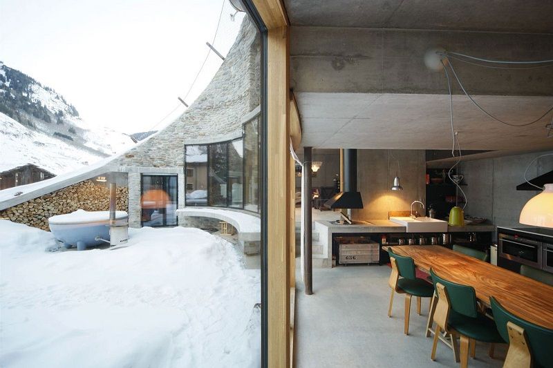 Cette maison troglodyte a été habilement transformée en villa luxueuse | So Busy Girls
