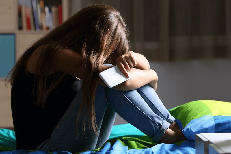 Cette façon affreuse de rompre est de plus en plus répandue (et c'est abusé) | So Busy Girls