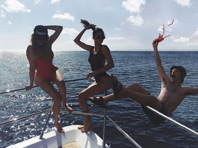 Cet homme se photoshoppe pour apparaître sur les photos de Kendall Jenner et les rend hilarantes | So Busy Girls