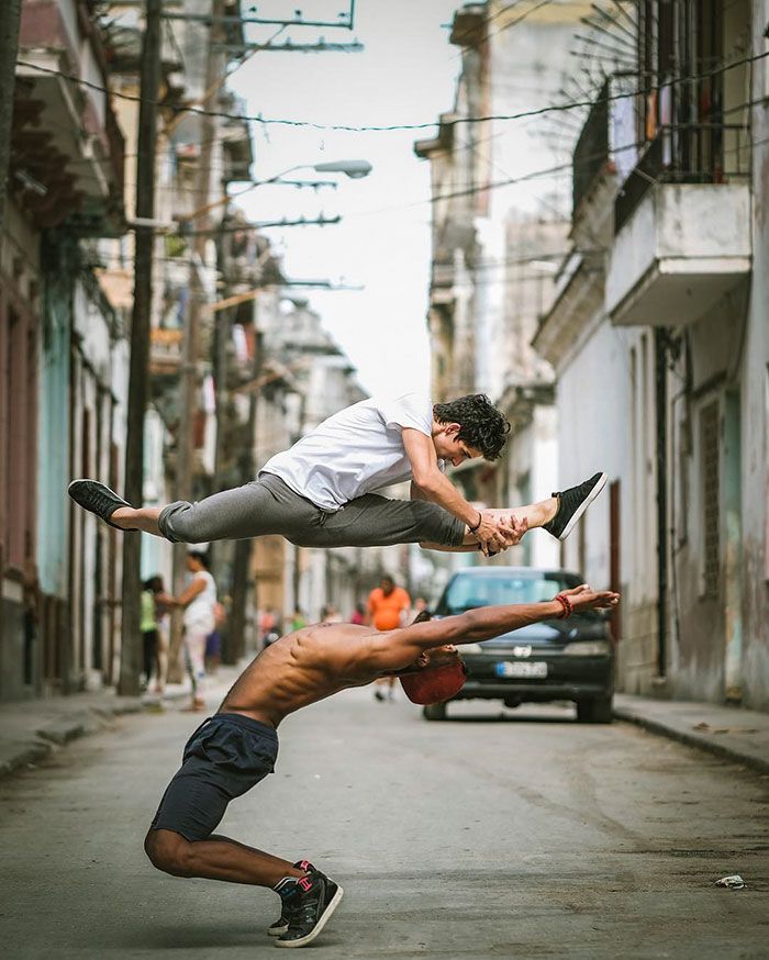 Des danseurs de ballet dansent dans les rues de Cuba | So Busy Girls
