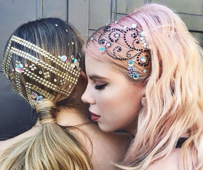 Les bijoux de cheveux pour des coiffures féminines à souhait | So Busy Girls